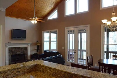 Lake Martin- Gorgeous Lake Cabin across from Chucks Marina with Boat Slip