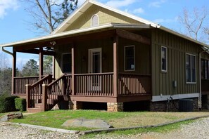 Exterior - Lake Martin- Gorgeous Lake Cabin across from Chucks Marina with Boat Slip (Dadeville)
