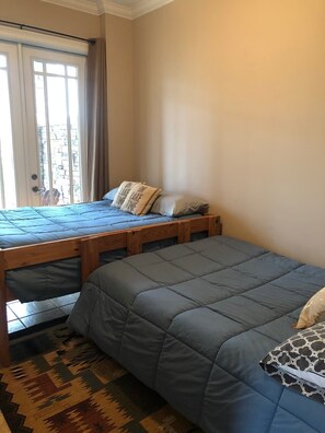 2 bedrooms, free WiFi, bed sheets - Lake Martin- Gorgeous Lake Cabin across from Chucks Marina with Boat Slip (Dadeville)
