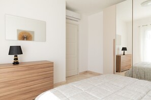 1 bedroom, iron/ironing board, bed sheets - La Dimora Tavolara by Wonderful Italy (Olbia)