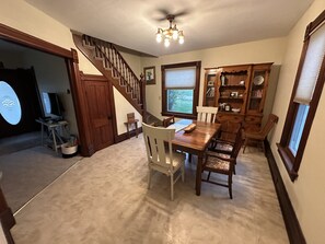 Dining - Tranquil 7-bedroom house in charming small-town Petersburg (Petersburg)