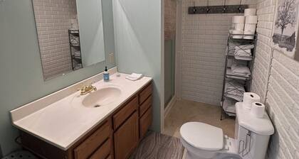 Tranquil 7-bedroom house in charming small-town Petersburg