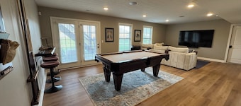 15 Mi to Louisville: Game Room + EV Charger