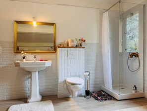 Shower, hair dryer, towels - Magnificent Villa with Panoramic Views & Pool (Fabras)