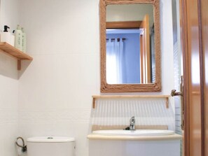 Leilighet, 2 soverom, balkong, havutsikt | Bad
