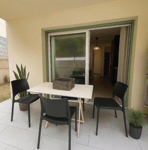 Outdoor dining - Ground-floor apartment in a quiet residence (Corte)