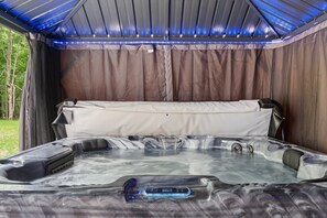 Outdoor spa tub - Sleeps 16 | Hot Tub, Arcade & Resort Amenities (Albrightsville)