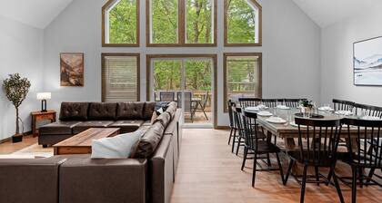 Sleeps 16 | Hot Tub, Arcade & Resort Amenities
