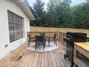 Outdoor dining - Peaceful & Stylish House Near Stadium (Marietta)