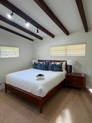 Iron/ironing board, WiFi, bed sheets - Peaceful & Stylish House Near Stadium (Marietta)