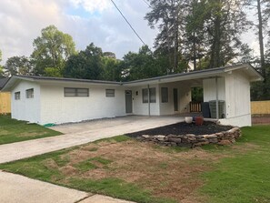 Exterior - Peaceful & Stylish House Near Stadium (Marietta)