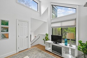 Interior - Pup Friendly Townhome with Golf Course Views (Hilton Head Island)