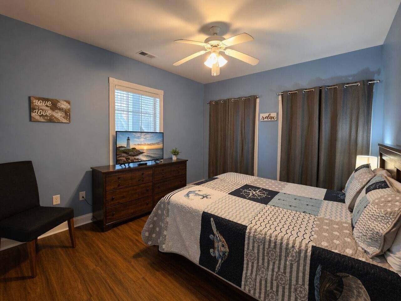 Desk, iron/ironing board, WiFi, bed sheets