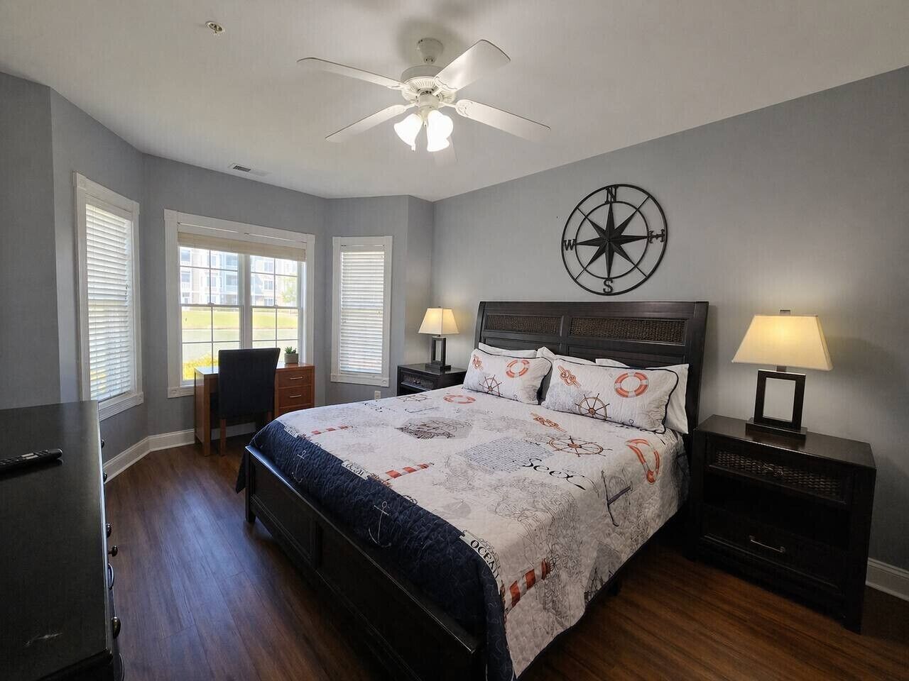 Desk, iron/ironing board, WiFi, bed sheets