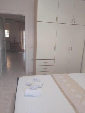 Iron/ironing board, WiFi, bed sheets - Maltepe Apartment by RentalsPro - Kallithea Halkidiki (Kallithea)