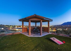 Ferienhaus, Bergblick | Speisen im Freien