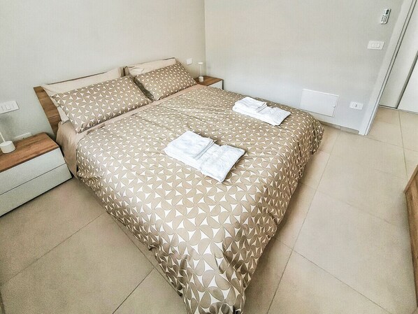 1 bedroom, WiFi, bed sheets