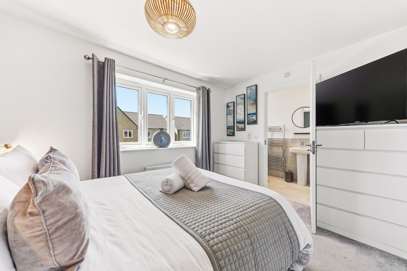 Iron/ironing board, WiFi, bed sheets