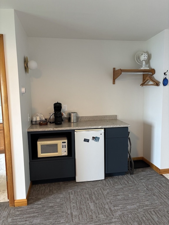 Juniper Motel*king*rm15*dock*atv Access*waterfront*kayak/boat Rentals - Maine