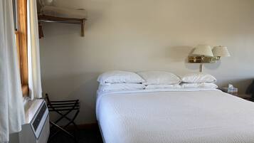 Desk, travel cot, WiFi, bed sheets