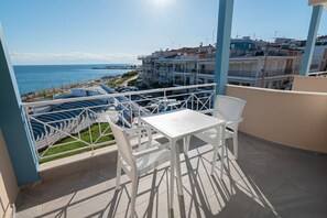 Outdoor dining - Evitel Seaview Home by RentalsPro - Nea Moudania (Nea Moudania)