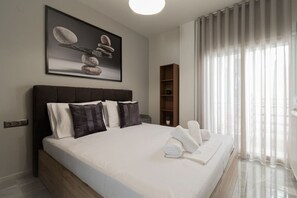Iron/ironing board, WiFi, bed sheets - Evitel Seaview Home by RentalsPro - Nea Moudania (Nea Moudania)