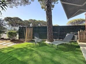 Property grounds - LA PINEDA 200m from the naturist village with parking space and swimming pool (Occitanie)