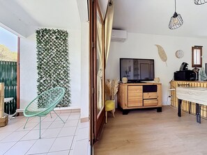 Interior - LA PINEDA 200m from the naturist village with parking space and swimming pool (Occitanie)