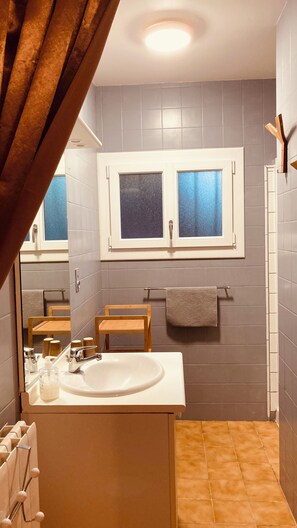 Bathroom - Gîte en campagne au cœur de l’Armagnac (Cazaubon)
