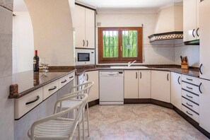 Fridge, microwave, dishwasher, coffee/tea maker