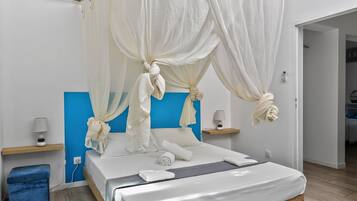 Family Villa, Balcony | Laptop workspace, iron/ironing board, free WiFi, bed sheets