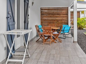 Bungalow Keluarga, balkon | Tempat makan outdoor