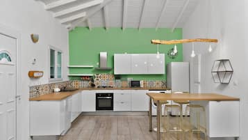 Family Villa, Balcony | Private kitchen | Fridge, microwave, oven, stovetop