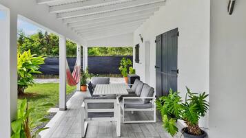Family Villa, Balcony | Outdoor dining