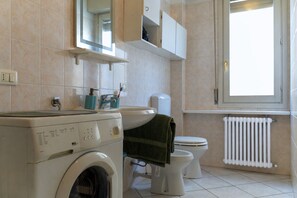 Bathroom - Vrbo Property (Como)