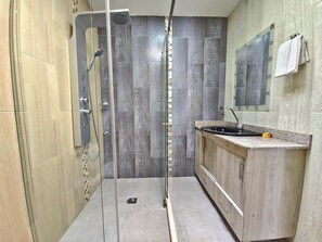 Standard Studio, City View | Free WiFi