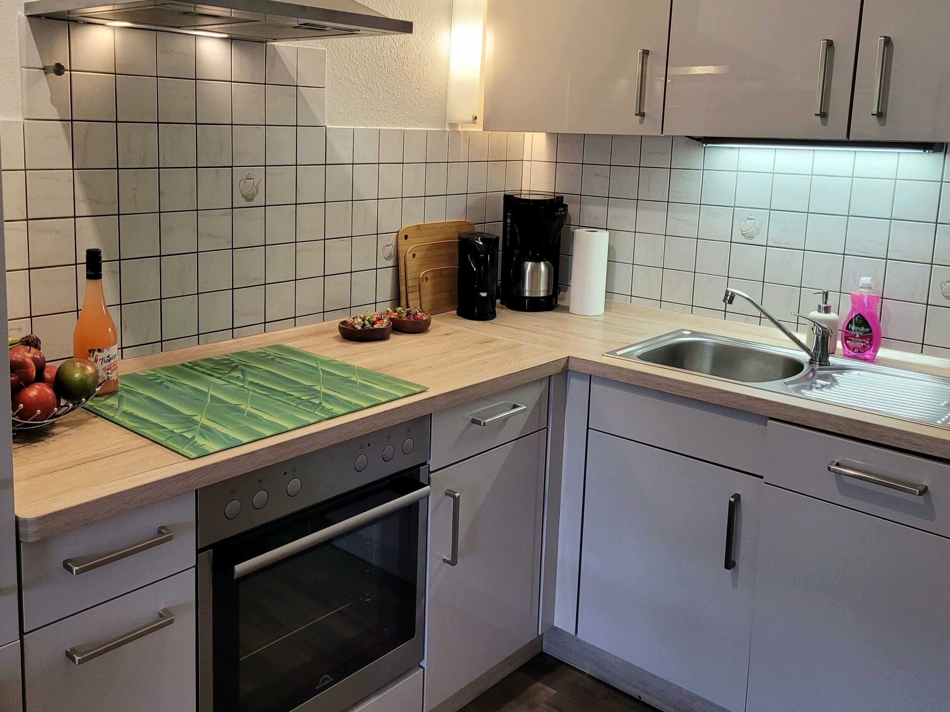 Kühlschrank, Ofen, Herdplatte, Geschirrspüler