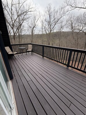 Property grounds - Cozy 3BR East Stroudsburg Cabin  2.5 Baths One Being Updated (East Stroudsburg)
