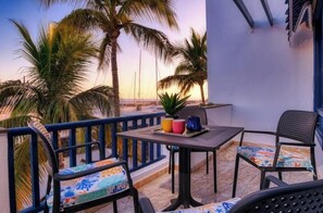 Outdoor dining - Luxury vacation apartment Puerto Calero Lanzarote Casa Natalie (Puerto Calero)