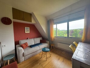 TV - Cozy apartment with golf course views (Houlgate)