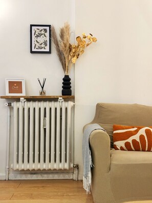 Deluxe Apartment, City View | Interior