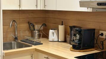 Deluxe Apartment, City View | Private kitchen | Fridge, oven, stovetop, dishwasher