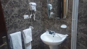 Basic Double Room, Desert View | Bathroom | Free toiletries, hair dryer, slippers, towels - Ahmed Pyramids Inn (Giza Governorate)