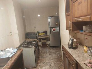 Basic Double Room, Desert View | Private kitchen | Mini-fridge, microwave, oven, stovetop - Ahmed Pyramids Inn (Giza Governorate)