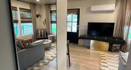 The Llanite Casita | Tiny House | Walkable to Dwtn