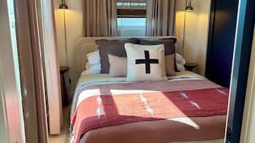 WiFi, bed sheets
