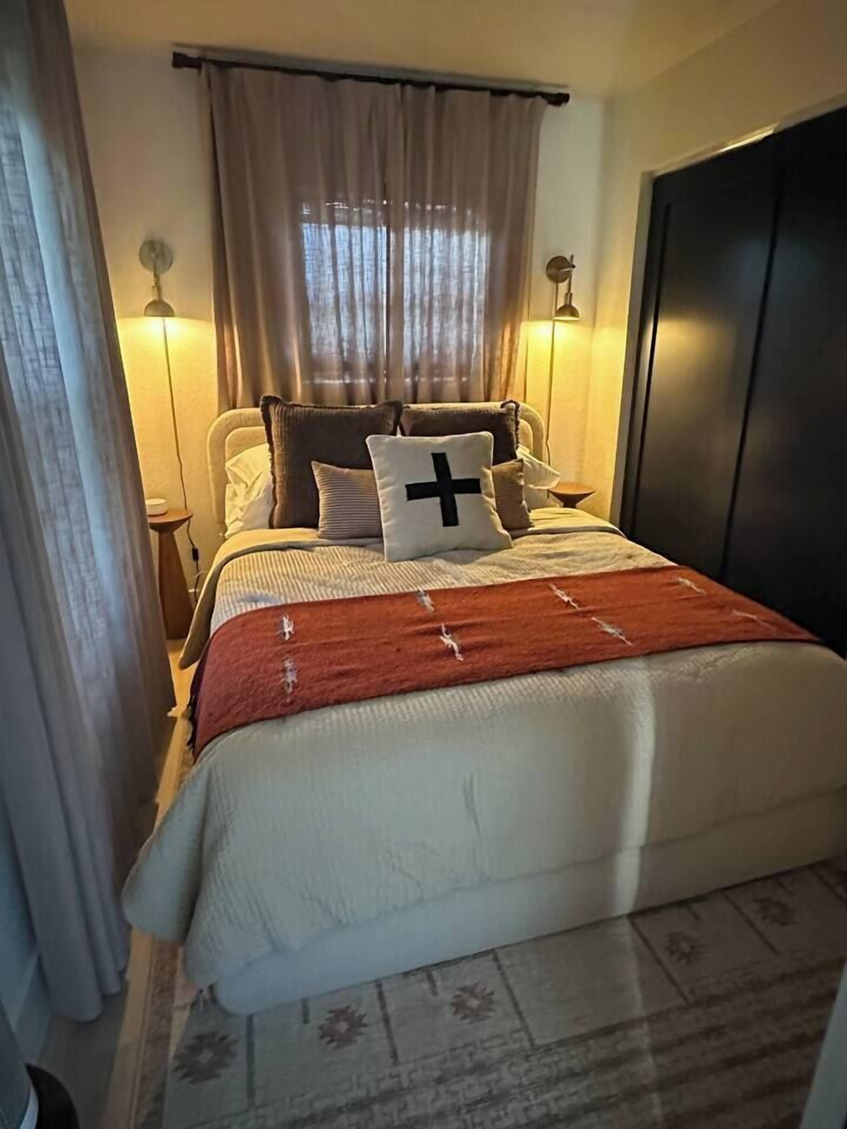 WiFi, bed sheets