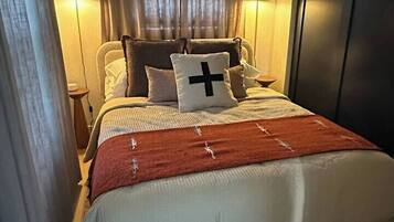 WiFi, bed sheets