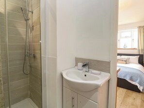 Cottage | Bathroom - Tinners Way (Helston)