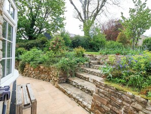 Property grounds - Rose Cottage (Weymouth)